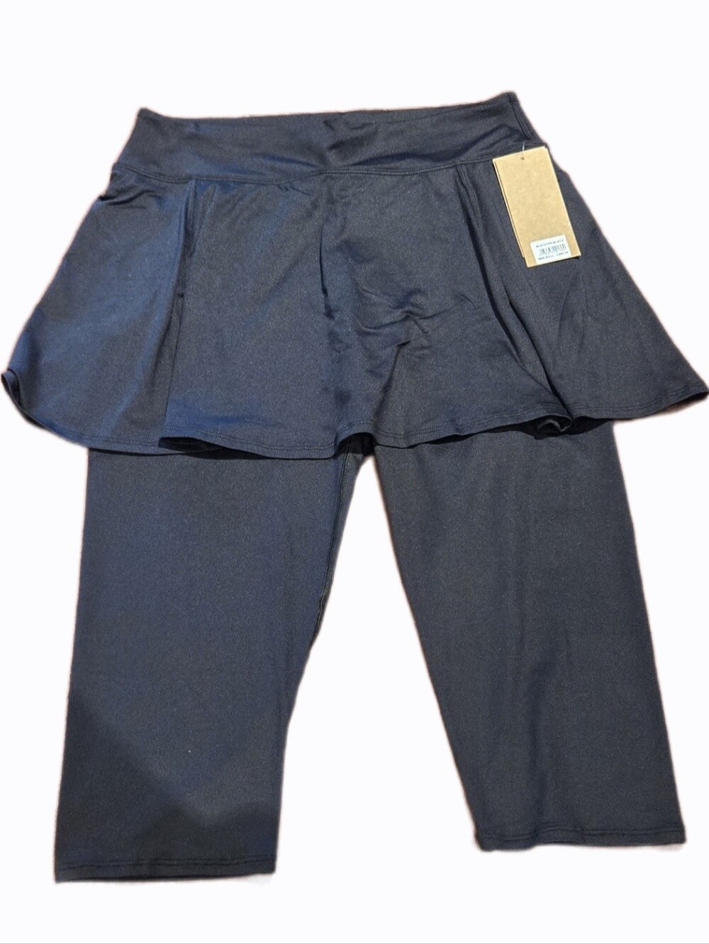NWT! Dona Jo skirted capris. Black. Size 3 (XL). 19" inseam. Pocket in leggings.